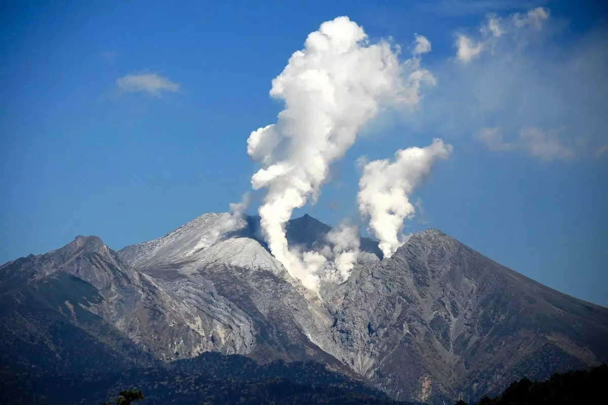 Satellites will help predict volcanic eruptions 20025_1