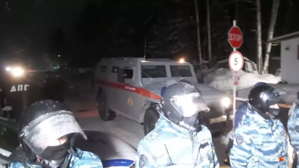 Siloviki在夜间中间上演了乌拉尔捕获的修道院的攻击，拘留了Schiigumen Sergius 20122_2
