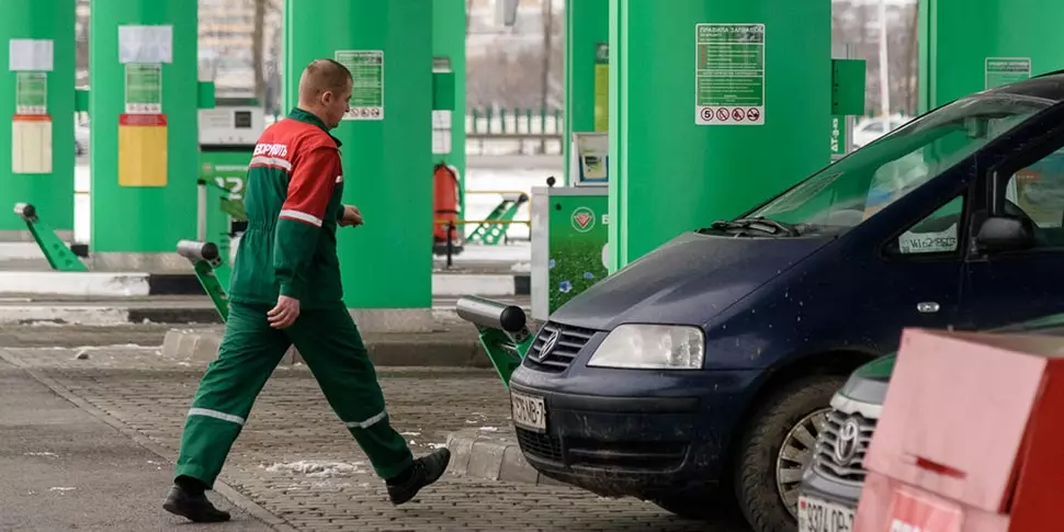 Minsk inwoner: SMS kwam van het tanken - "Spoel het brandstofsysteem." Belorusneft bracht excuses