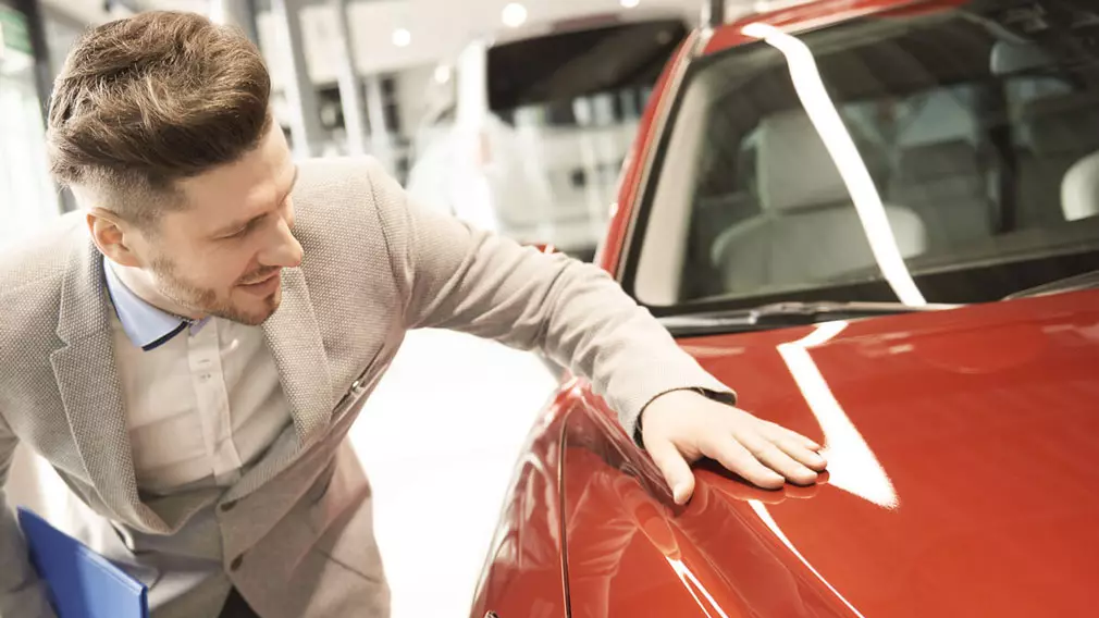 Autodists felsorolt ​​hibákat, amikor vásárol autókat a kereskedőktől 2067_1