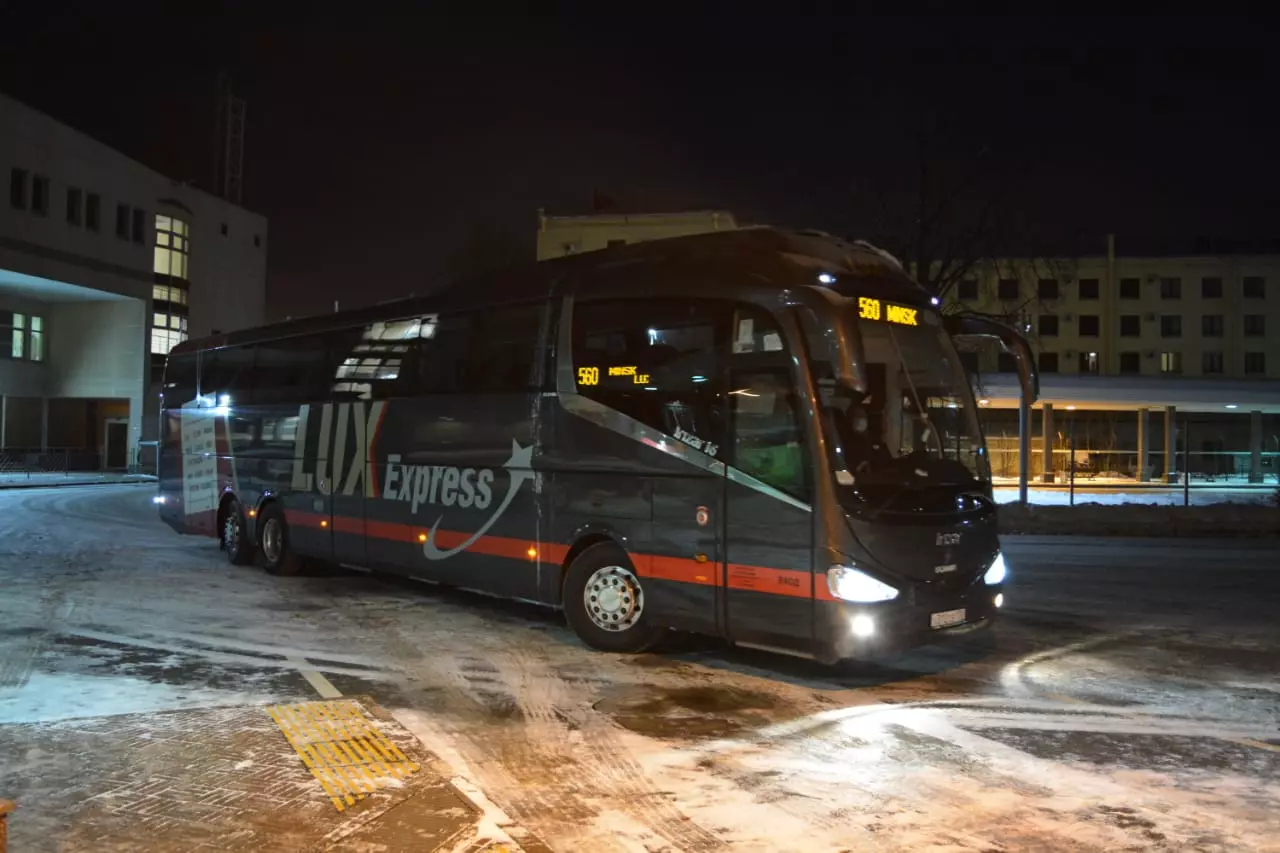 St. Petersburg-minsk ၏ဘတ်စ်ကားလိုင်းပေါ်တွင်ပထမဆုံးပျံသန်းမှု 2121_1