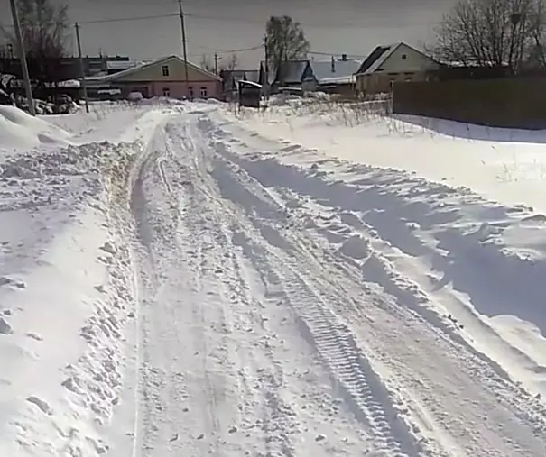 Vegeu com es veuen les carreteres i les voreres a Nizhny Tagil, esborrades per a desenes de milions 2155_2