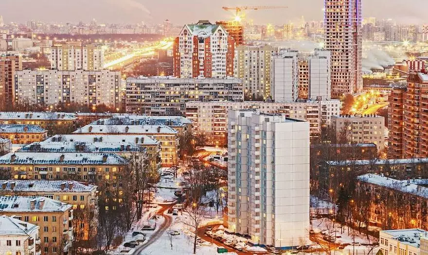 Avond Novostroy.ru: Slechte muscovites verhuizen naar goedkope accommodatie, het aantal langetermijnontwikkelingen zal in 2021 groeien, het appartement zal beperkt zijn tot