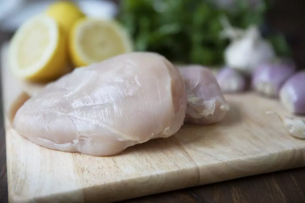 Scarico giorno sul seno di pollo: 4 menu opzioni