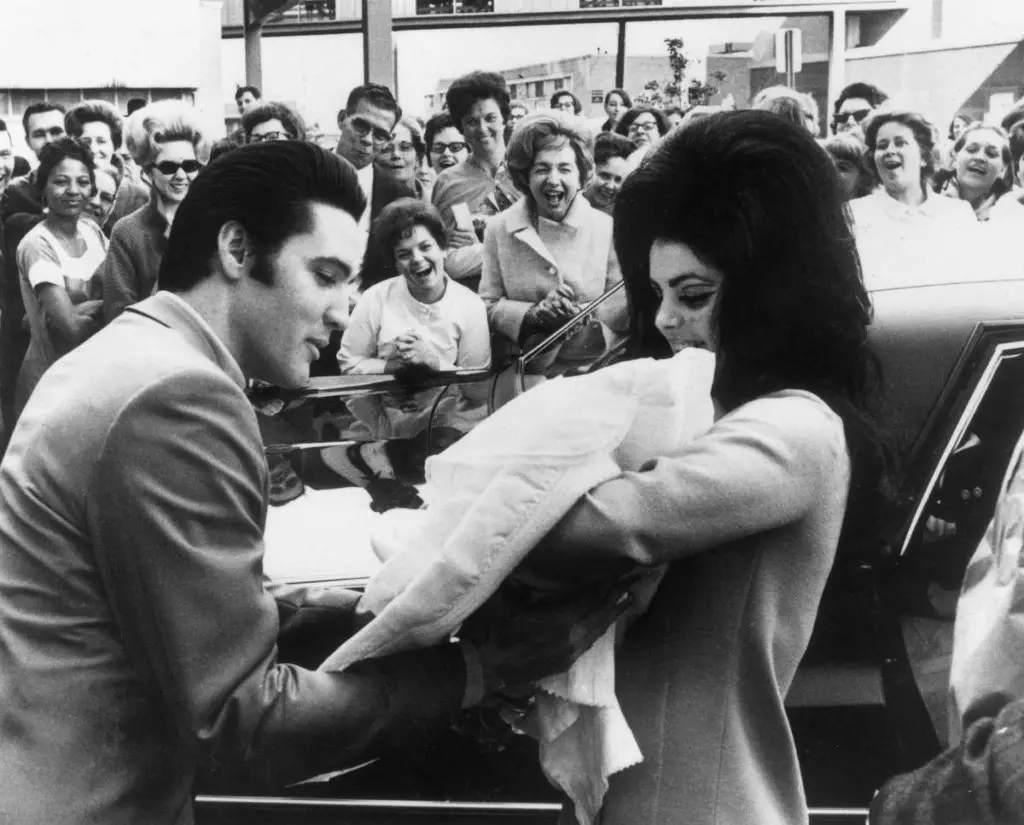 Elvis Presley: Kisah Menarik saka Urip Rock King lan Roll ... 21970_8