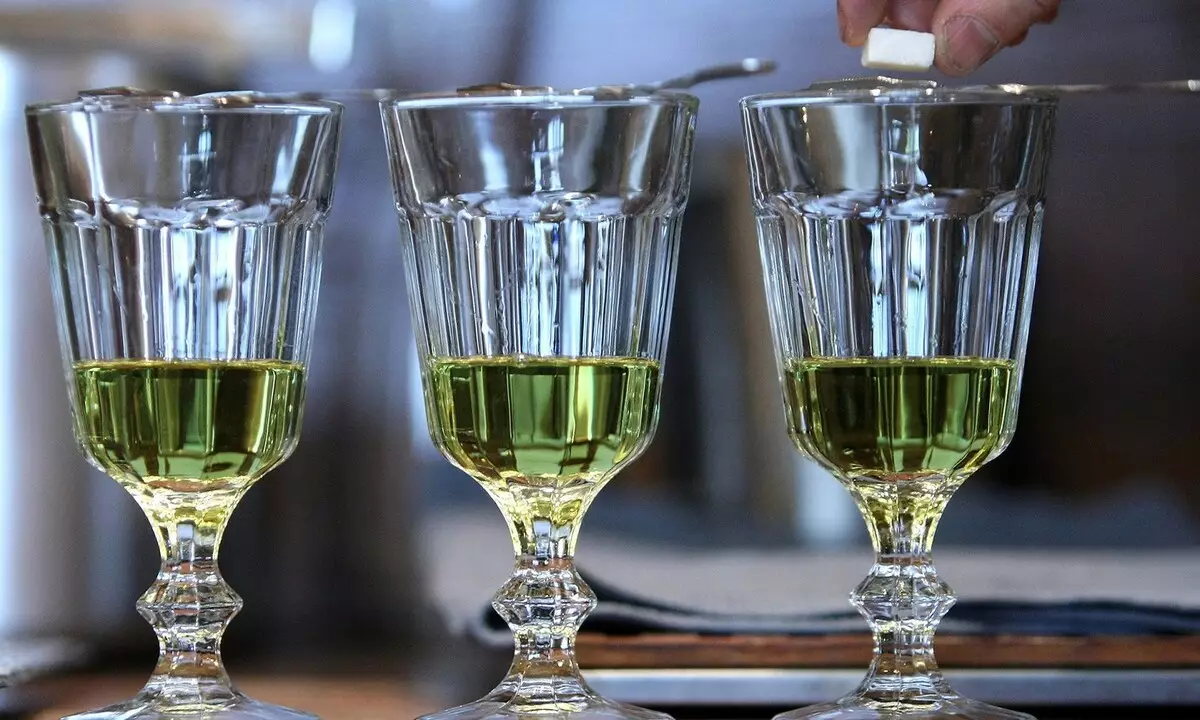 Absinthe Boulevard: brändi ajalugu ja maitsefunktsioonid 22278_3