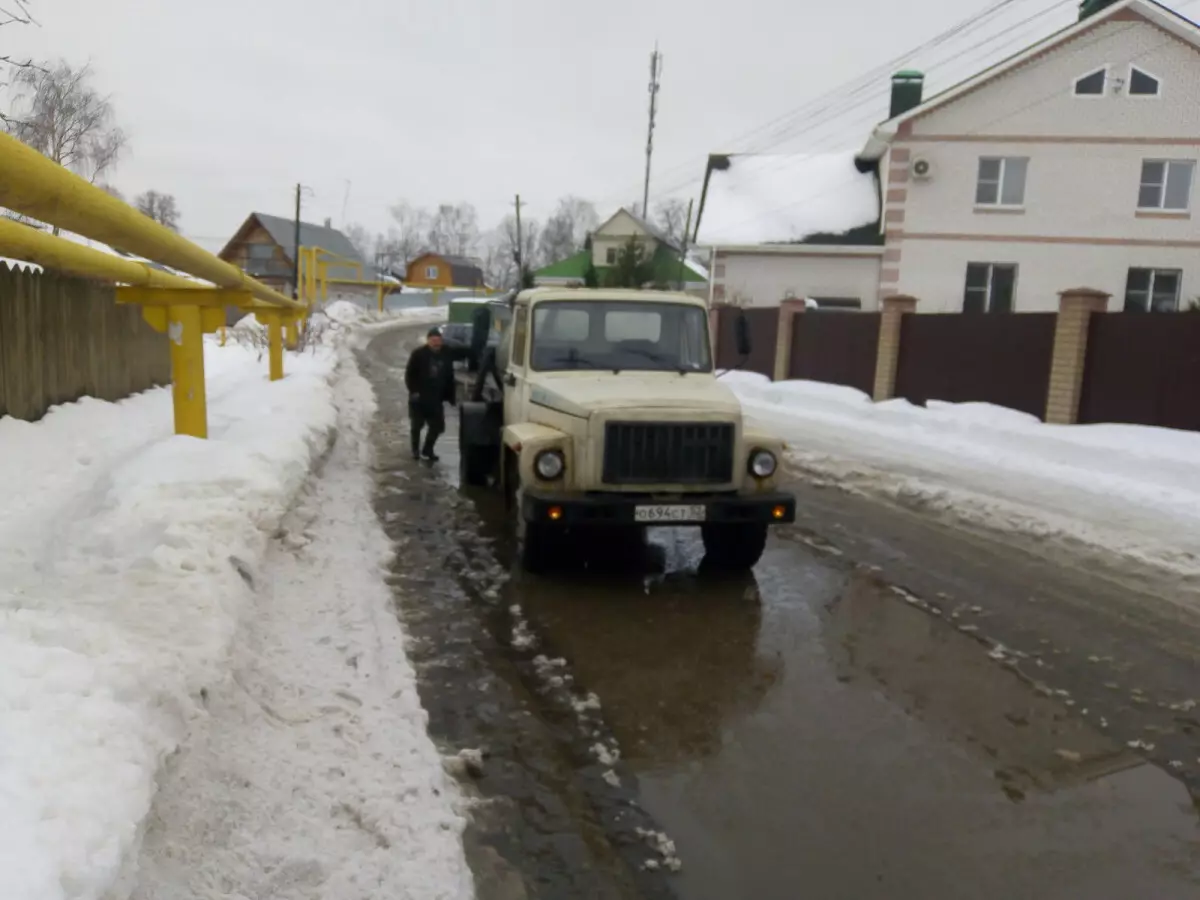Im vergangenen Tag von den Straßen von Zormov, mehr als 600 Kubikmeter Wasser