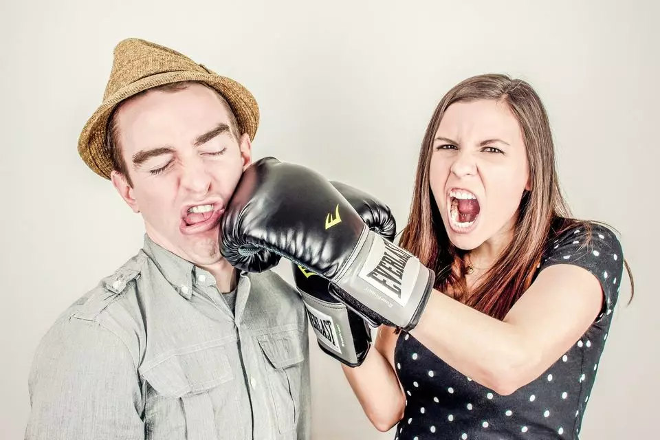 Táta vs máma: Co potřebujete vědět o hádkách s dítětem