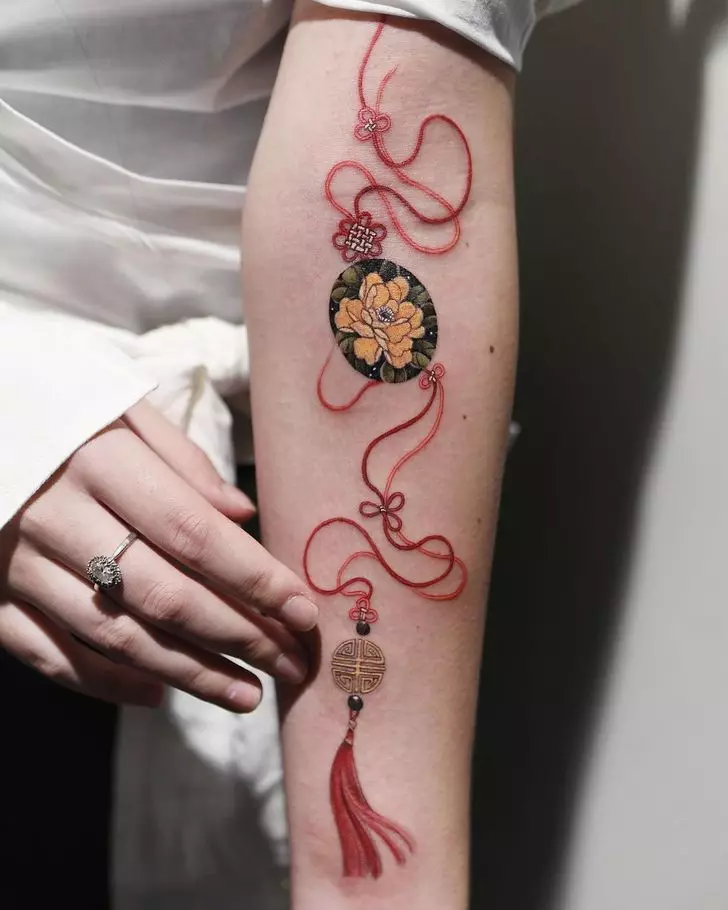 Wojambula waku Korea amapanga ma tattoo okongola, ndipo ndi kutsanzira chabe mwachikondi 3016_14