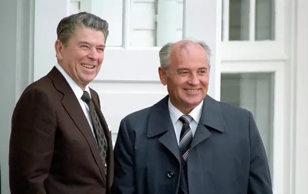Careerist, Odnolyuba og Reformator: Hvordan gjorde livets og karrieren til USSR Mikhail Gorbacheva 3588_3