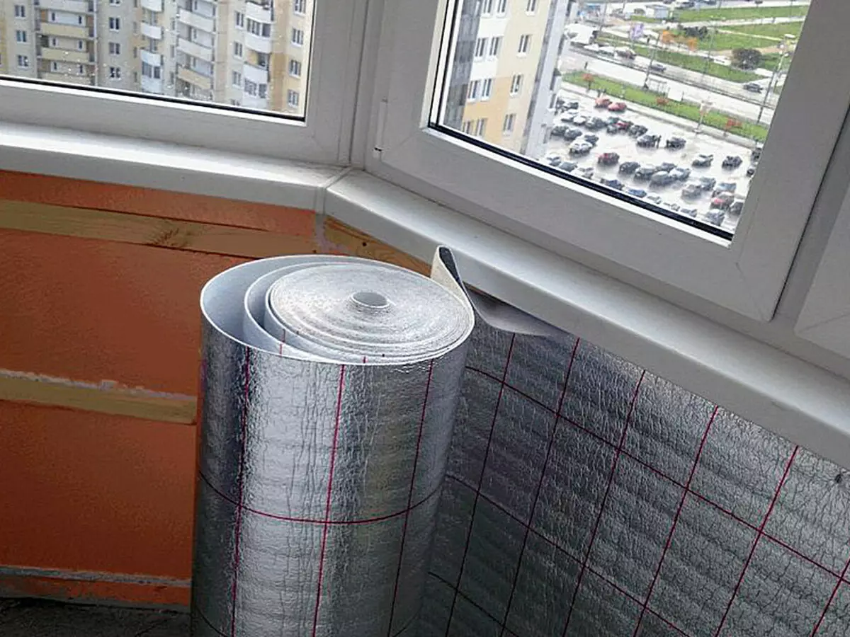 Ako zahriať balkón: aký materiál je lepší a výpočet hrúbky izolácie 3709_8