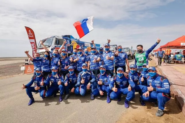 Sotnikov: Selama beberapa tahun kami pergi ke kemenangan di Dakar 3770_1
