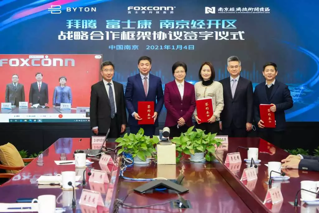 Byton comes to life after the Nokdaun last year. Foxconn Technology Group becomes a new partner byTon 4957_4