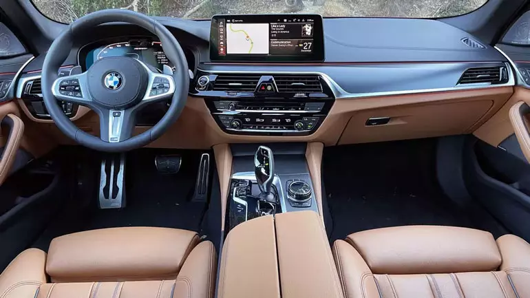 Жаңыртылган BMW M550i XDrive 2021 жаңыртылды - сиз чын эле керек болгон нерселердин бардыгы 5408_3