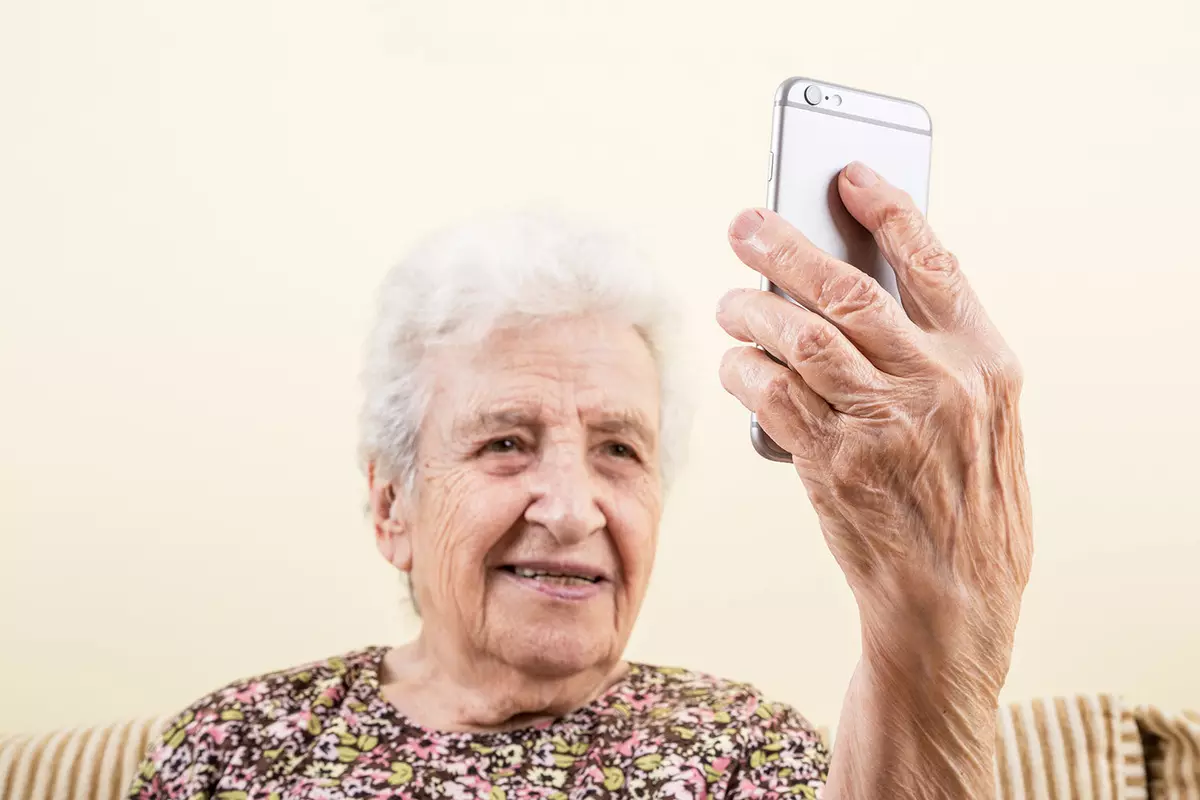 Pourquoi la révolution numérique dans les soins de santé passe-t-elle par les personnes âgées? 5661_1