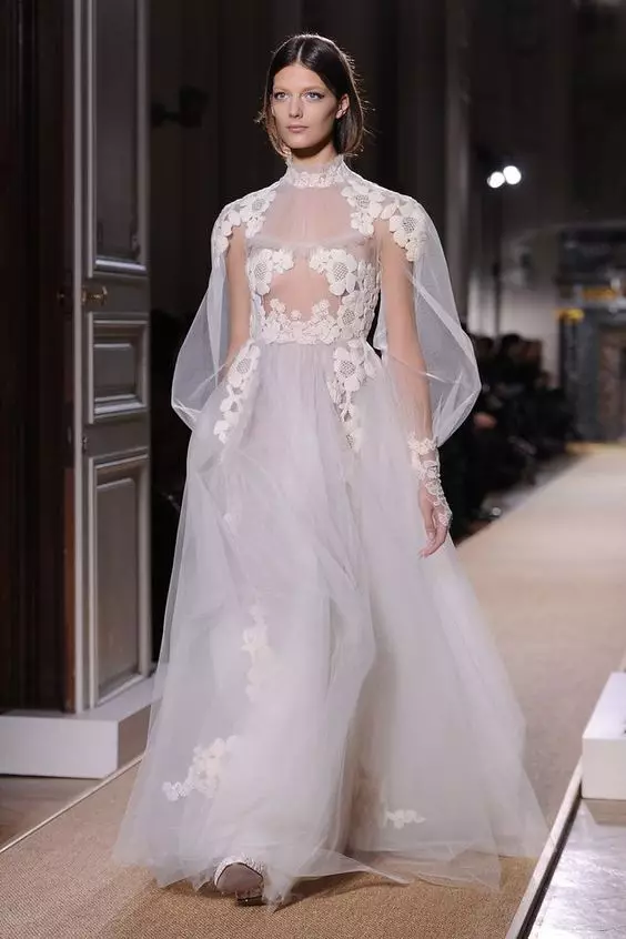 Lace 2021: Imej Elegant dan Feminin dari Koleksi Fesyen 5816_19