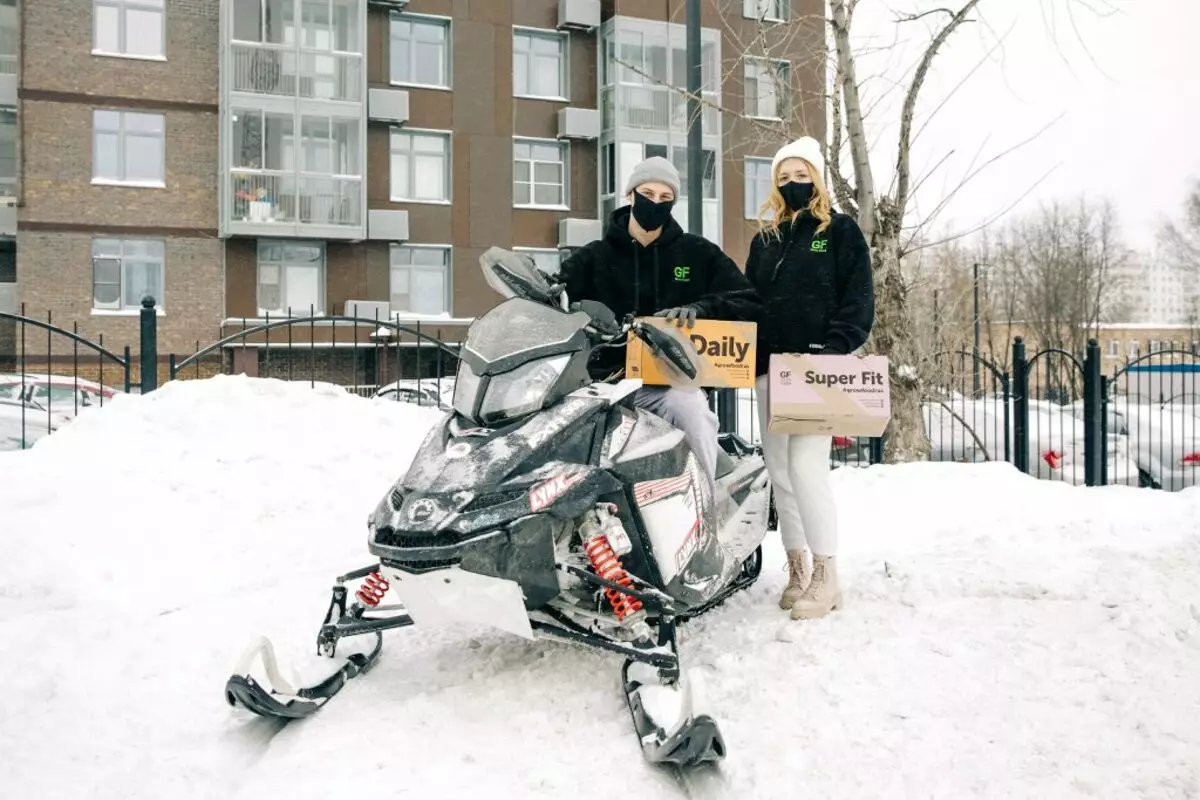 לגדול מזון השיקה משלוח snowmobile