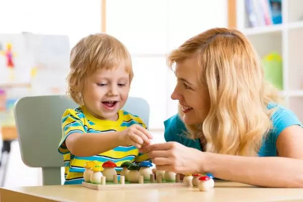 Anak pergi ke Nursery: Cara Membantu Dia Beradaptasi 6096_9