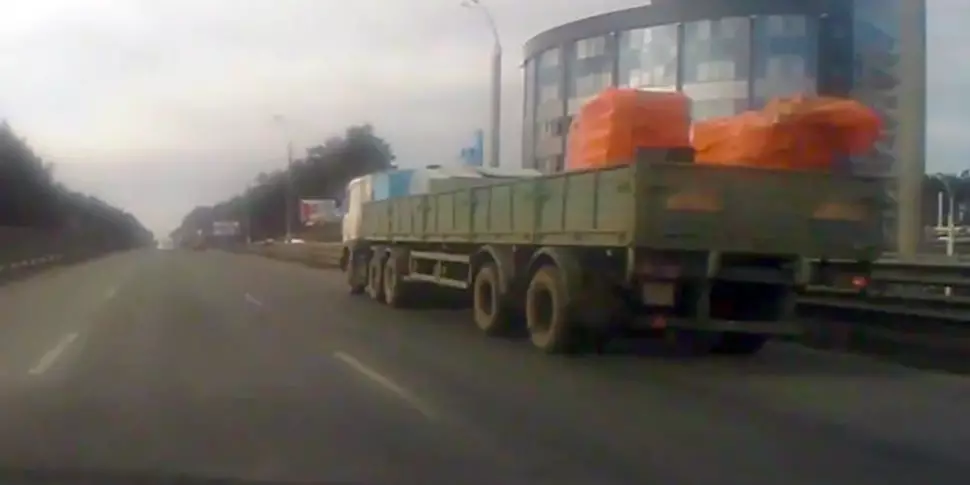 Βάλτε τούβλα στο περιφερειακό δρόμο της Μόσχας. Ο οποίος παρατήρησε εγκαίρως - προσπάθησε να μείνει μακριά 6391_1