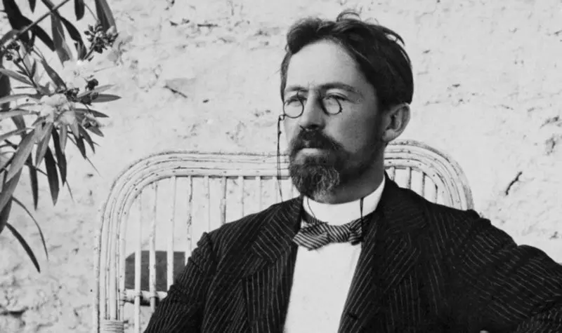 למה Chekhov כתב תחת הפסאודון 