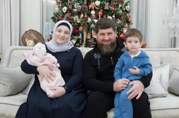 Mara mma - Aishan Kadyrov na papa m sere maka ụlọ nke ụlọ ọhụrụ chechan ọhụrụ 7756_5