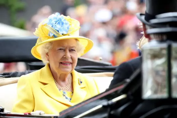 Elizabeth II toimii televisiossa ennen Sussexes Ophera Winfreyn haastattelua 7848_2