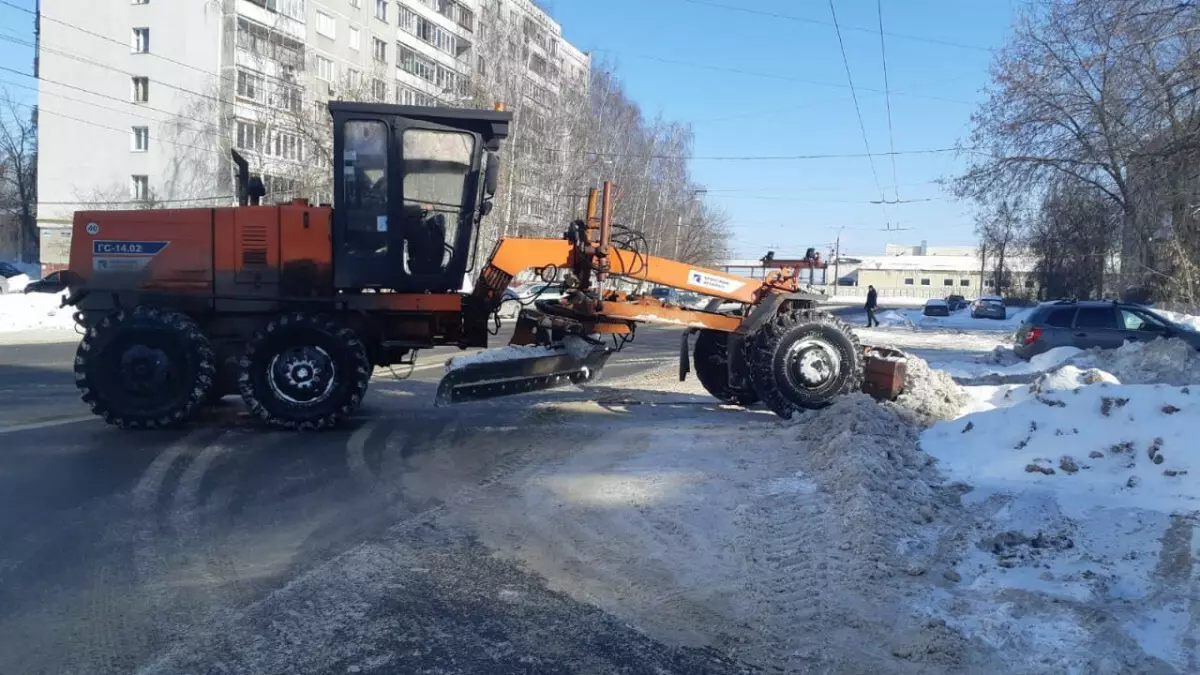 پیمانکاران و تیپ های منطقه Avtozavodsky به منظور تقویت تمیز کردن پیچیده از محله ها سپرده می شود 8057_1