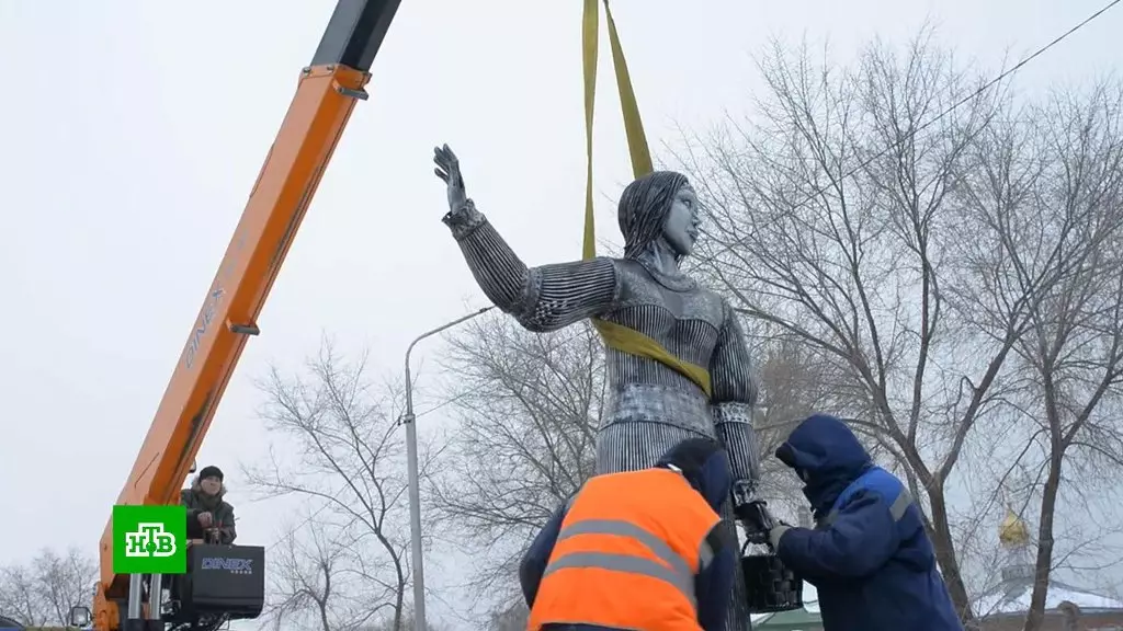 Zombie Alenka går från hammaren: Budgivning för det sensationella monumentet börjar med 1 miljon rubel 8299_2