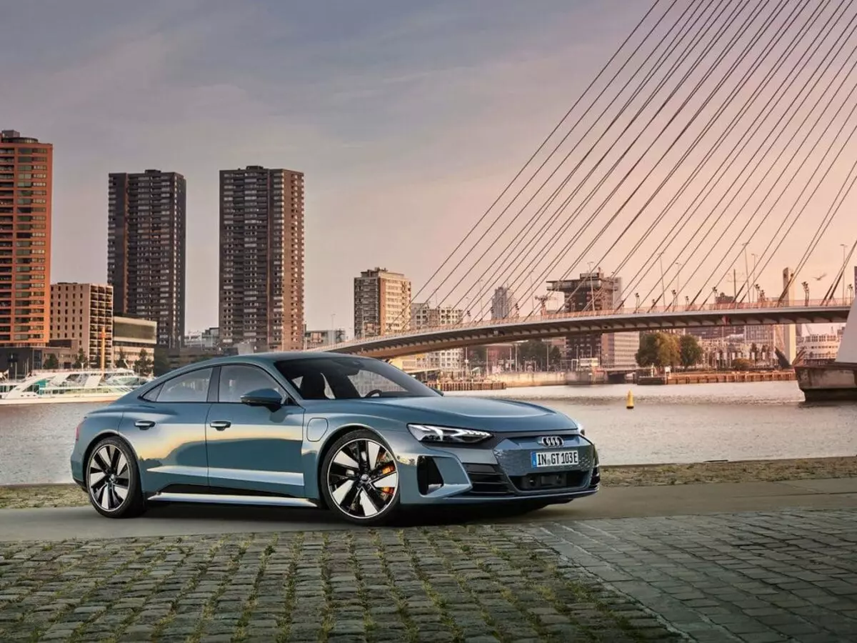 Audi esitteli sähköautonsa linjan alkuun - E-TRON GT ja RS-versio 8394_1