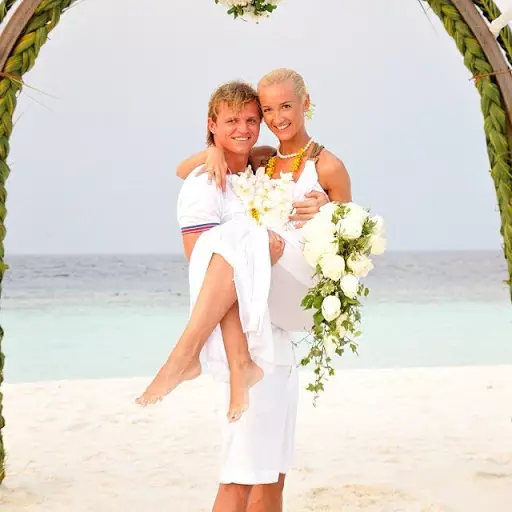 Kuulsused, kes abiellusid Maldiivides 8398_2