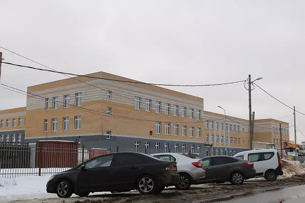 Sebuah sekolah baru di Kameshkovo selesai sesuai dengan keputusan Kementerian Pendidikan Federasi Rusia 8475_1