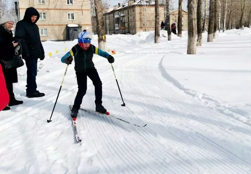 På ski-reléet til ære for helten i Russland viste unge passhins viljen til seier 8657_3