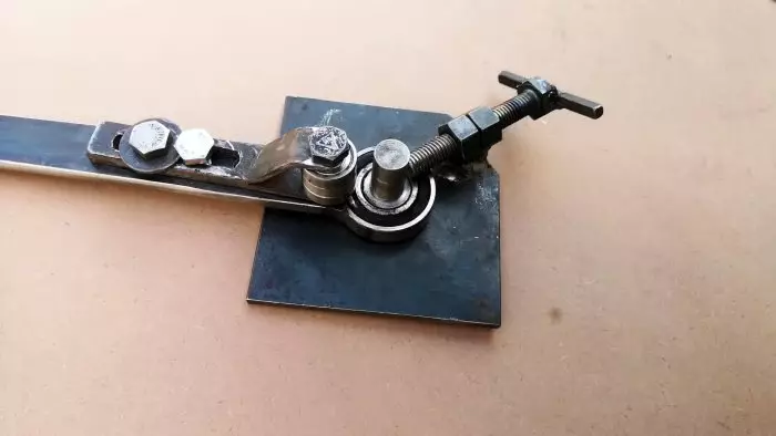Comment faire une machine pour plier des pinces différentes 8710_13