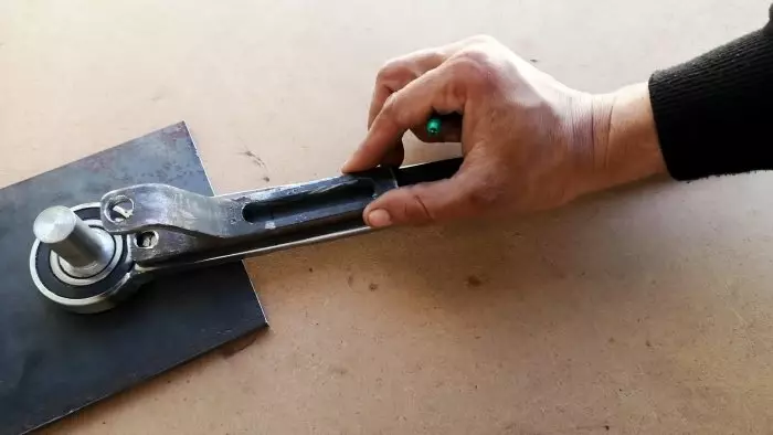 Comment faire une machine pour plier des pinces différentes 8710_9