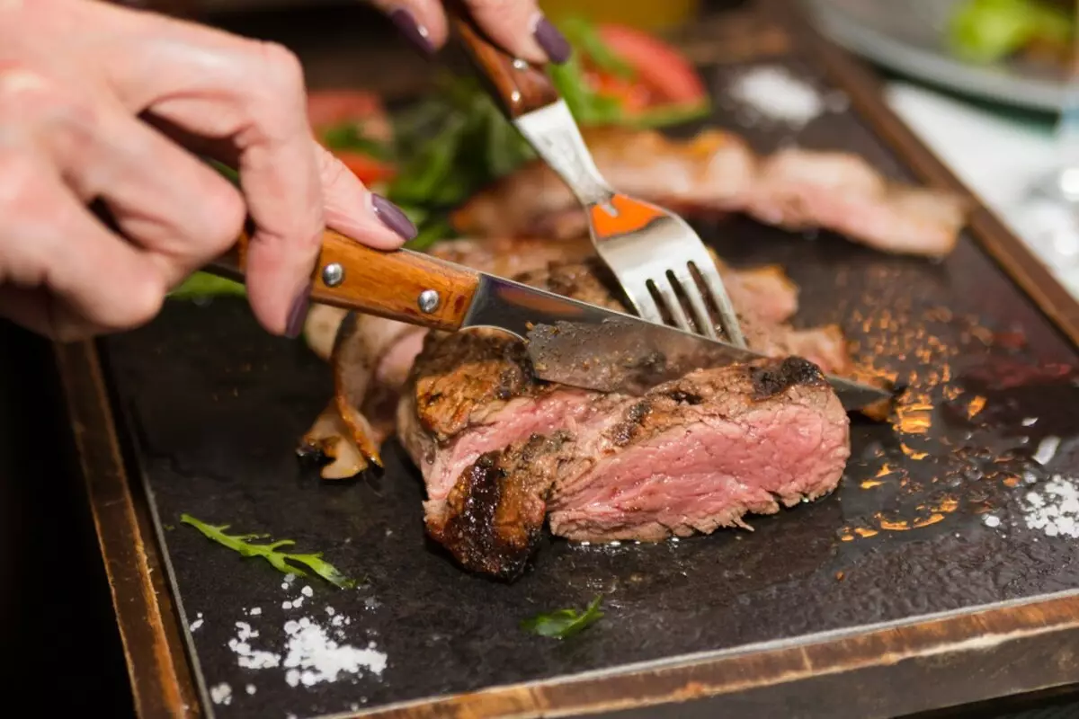 5 fatti sulla carne, che discuteranno del vostro desiderio di averlo fino alla fine del post. O forse per la vita