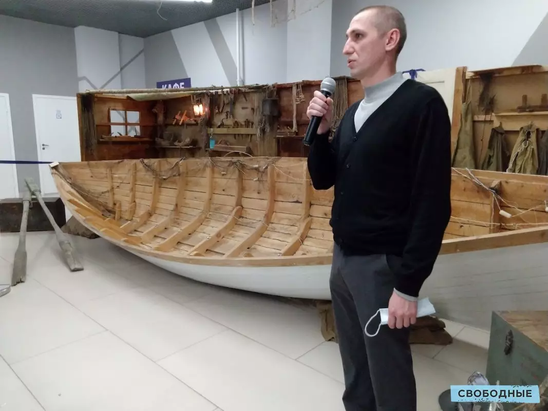 Saratovs werden angeboten, um den Workshop des Bootes auf der Ausstellung 