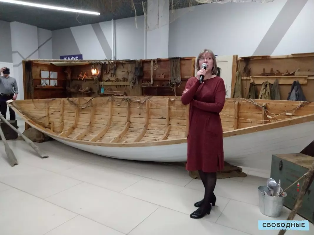 Saratovs werden angeboten, um den Workshop des Bootes auf der Ausstellung 