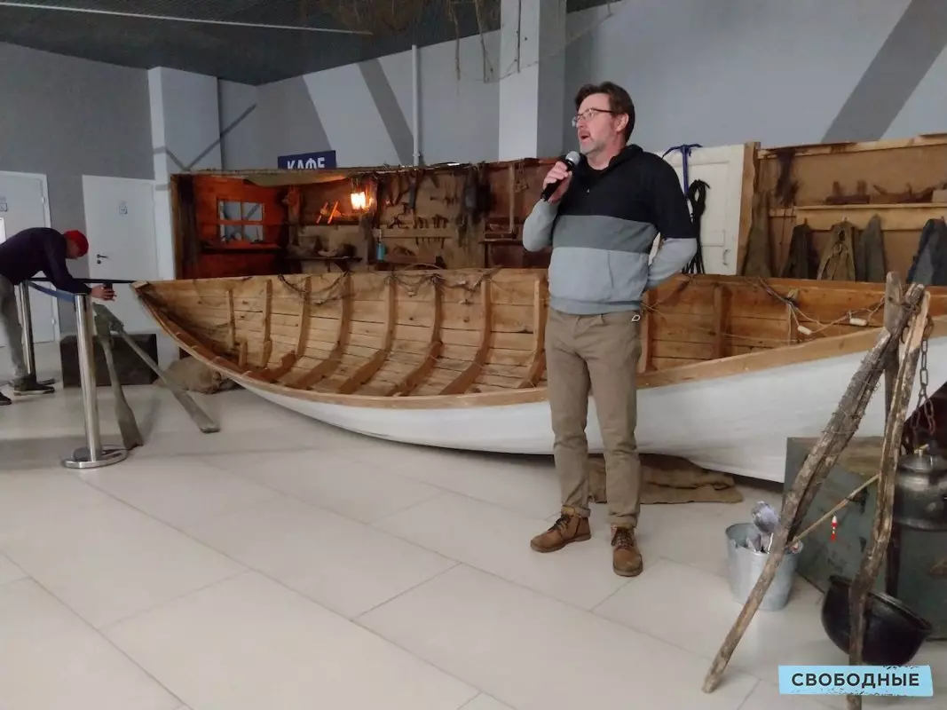 Saratovs erbjuds att besöka båtens verkstad på utställningen 