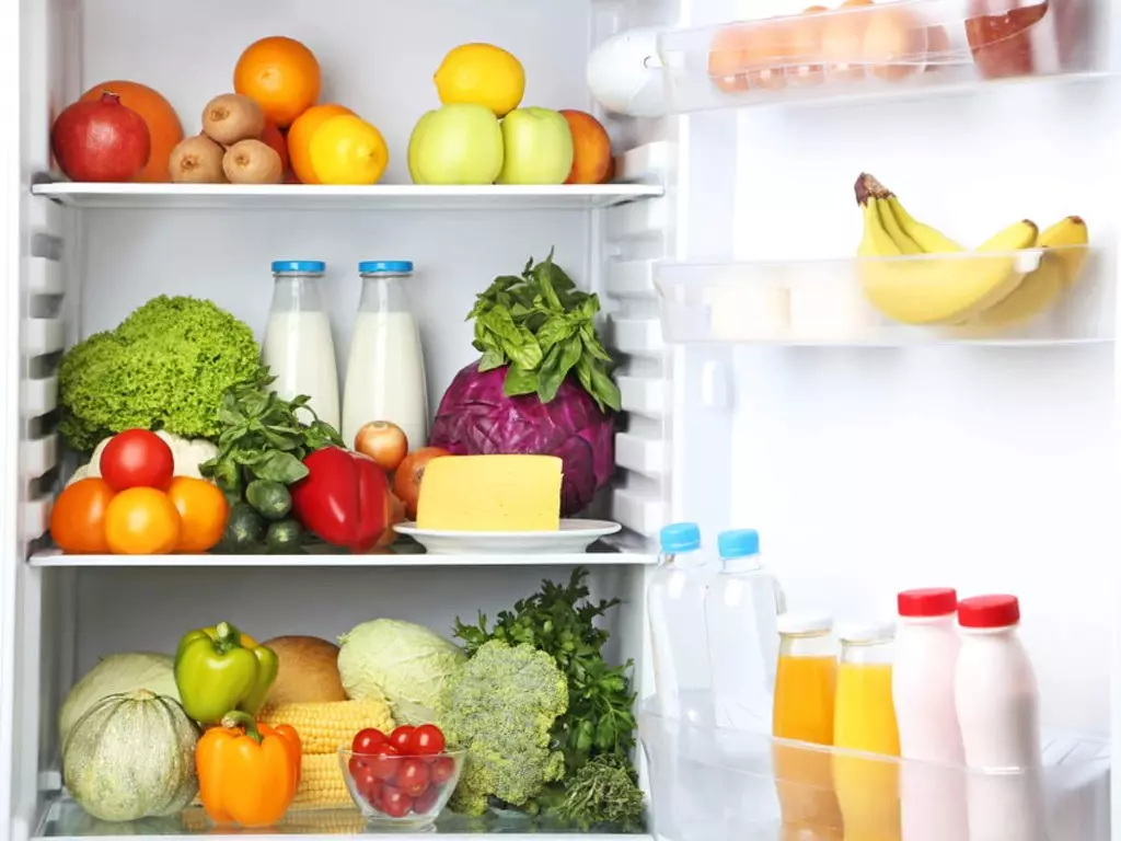 Hogyan lehet megszabadulni a hűtőszekrényben lévő rendetlenségtől? - 10 egyszerű út