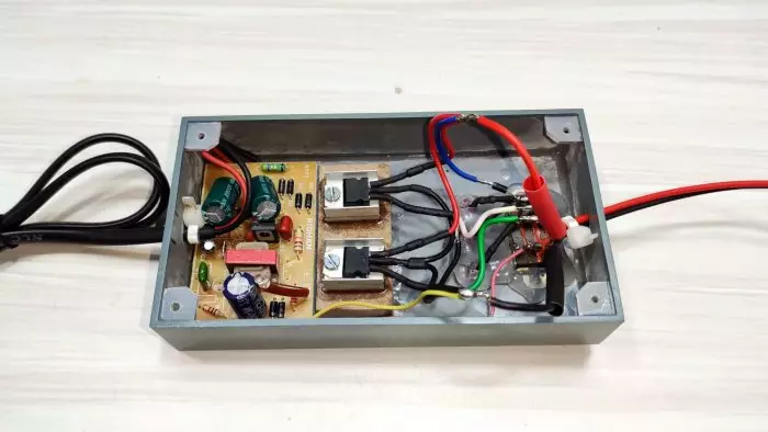 3電圧のための単純な電源 9059_18
