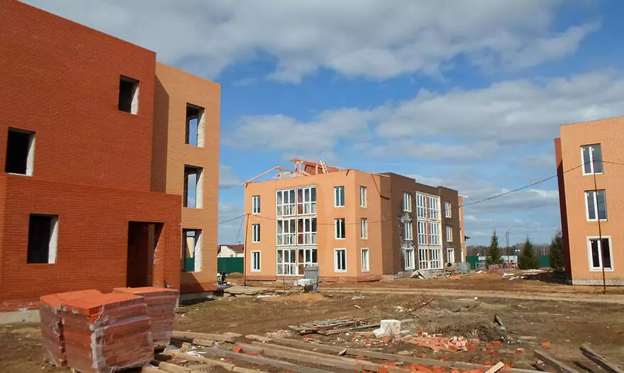Tres complejos residenciales de problemas se completan en la región de Moscú.