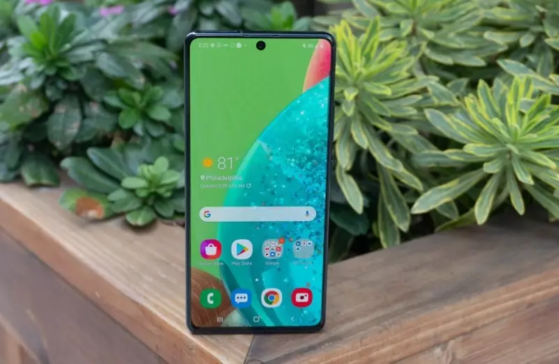 Three best smartphones that are not ashamed to buy at the end of 2020 9613_1