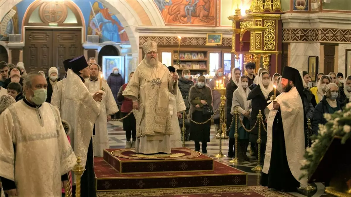 謙虚さを伴うウラガの正教会の祭典のお祝いのための新しい規則を採用