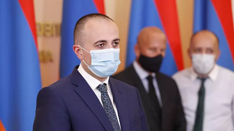 Kovid in Armenien ging zum Rückgang - nicht weil die Behörden mit ihm fertig waren, aber weil sie nicht bewältigt wurden 9888_1
