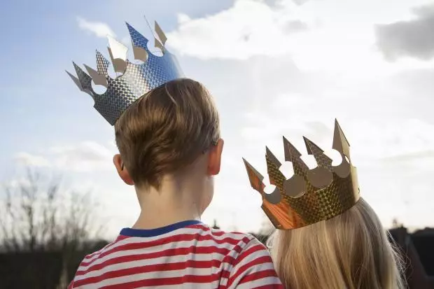 Tulevat Kings ja Queens: 10 lasta, jotka johtavat valtavia maailman eri maissa 9956_1